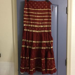 Long Skirt. Size: medium